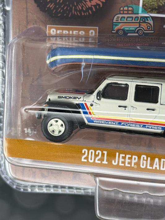 Jeep Gladiator 2021 avec Canoë Sur le Toit
« Prévenir les Incendies de Forêt »