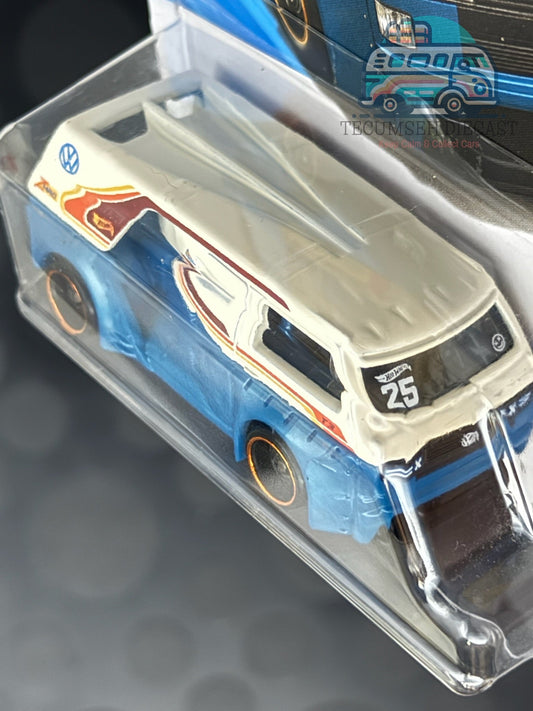 VW T3 Custom (1st colour - White & Blue)