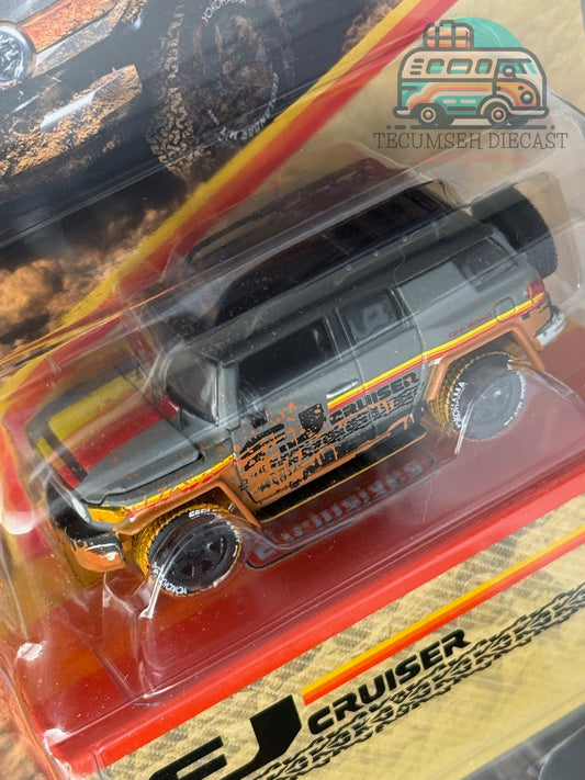 2007 Toyota FJ Cruiser (Muddy Gray)