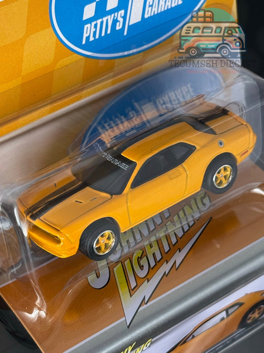 2014 Dodge Challenger SRT8 (Orange with Black Stripes)