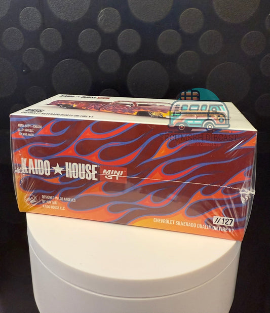 Chevrolet Silverado Dually on Fire V1 (Red with Flames)