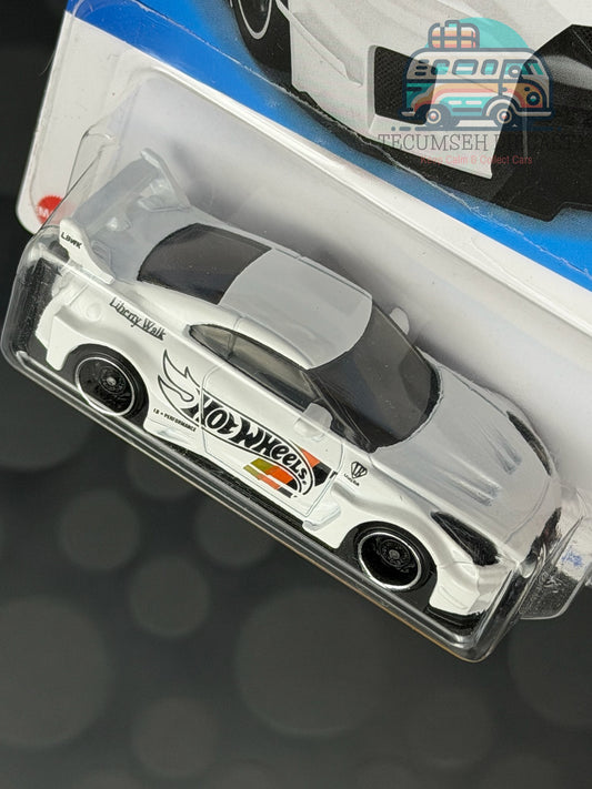 LB-Silhouette Works GT Nissan 35GT-RR Ver.2 (2nd colour - White)