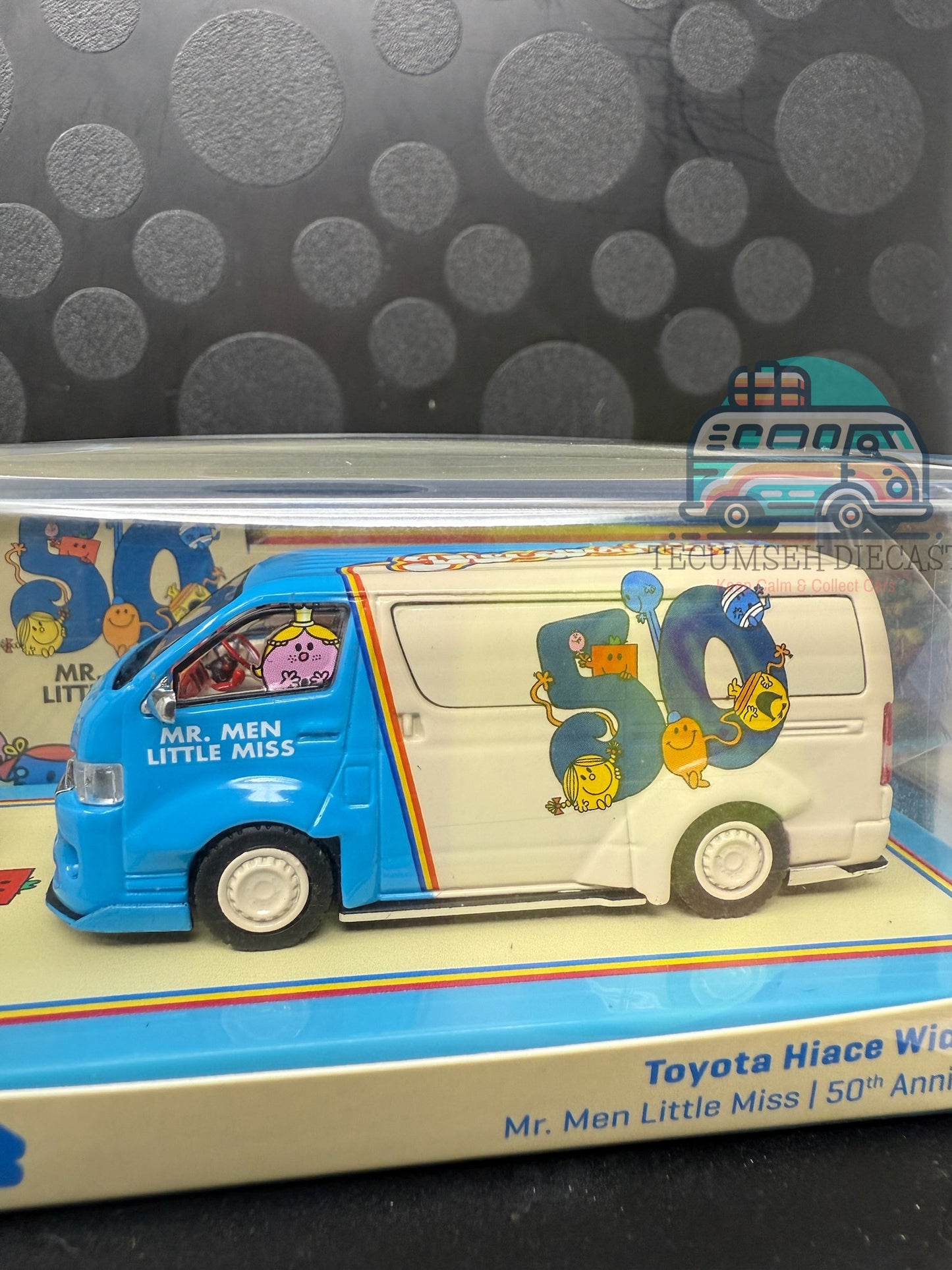 Toyota Hiace Widebody avec bidon d'huile en métal
